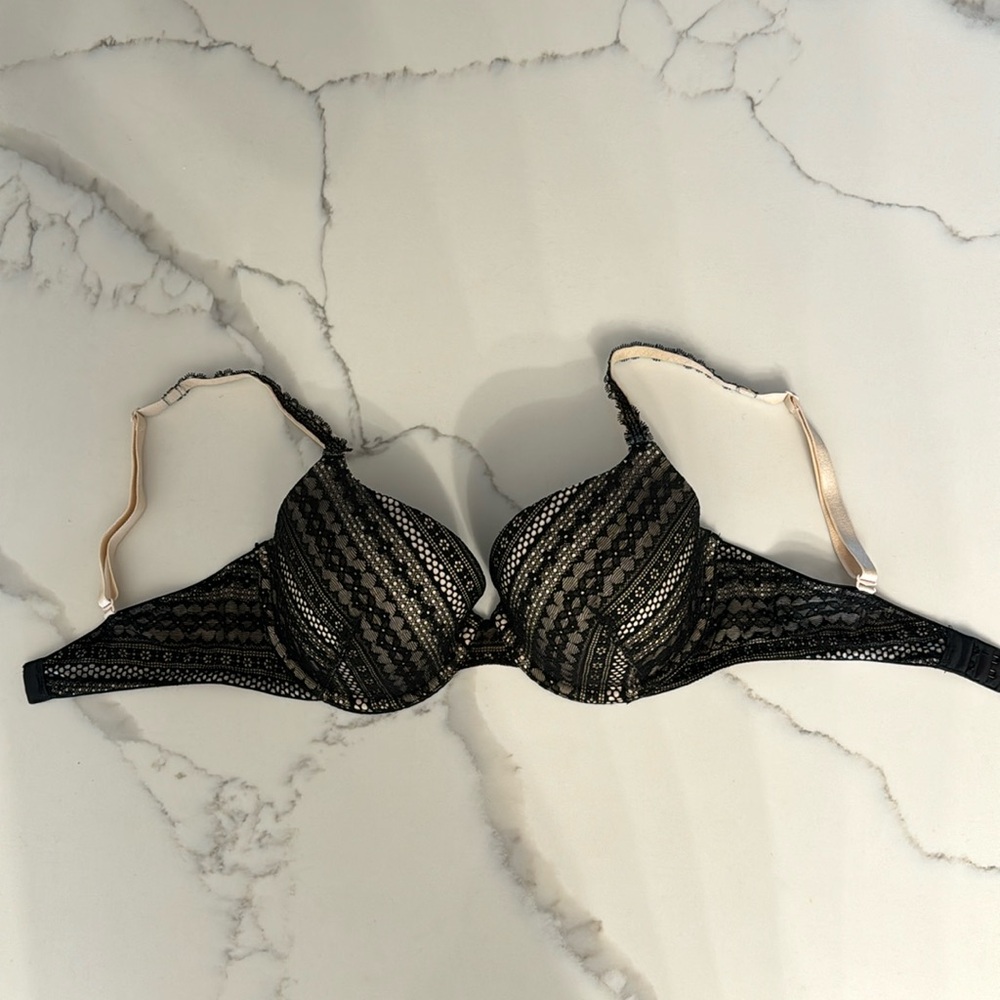 Victoria’s Secret Lace Lined Demi Black Size 32 DD New